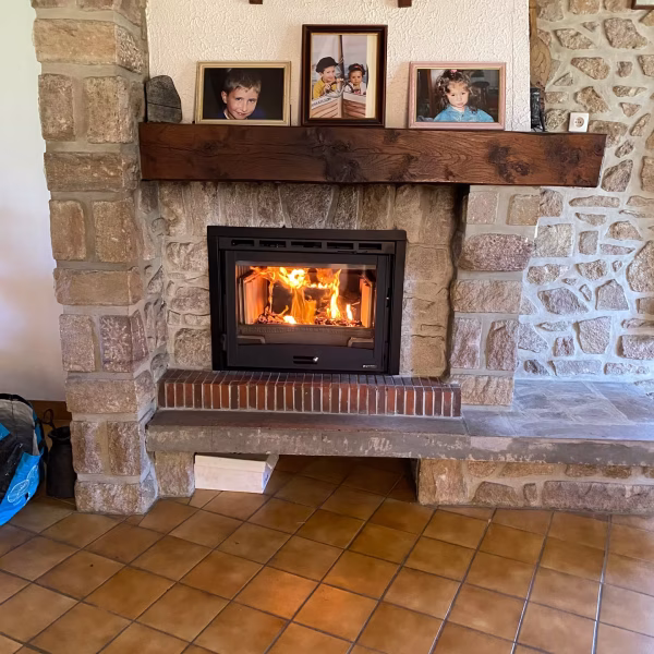 Installation de insert à bois par L'Artisan du feuinsert à bois